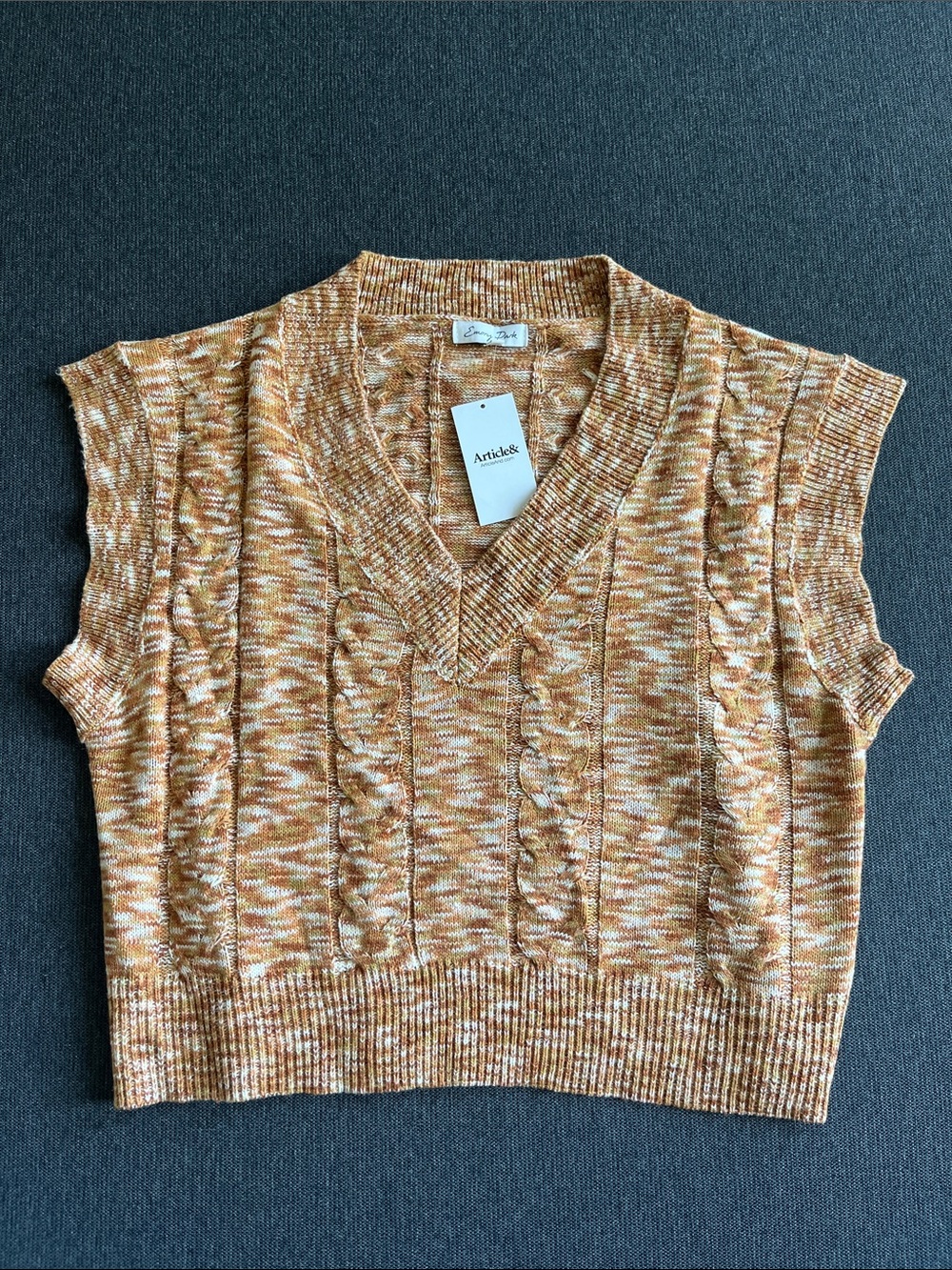 NWT Sleeveless Cable Knit V‑Neck Sweater Vest in Marigold Mix